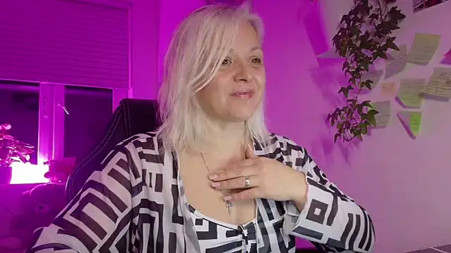 Linsy Kim online show from 03-11-26, 08:26