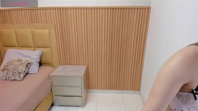 Snapshot of SOPHIEMEYER chatting on 11-14-25, 08:07 SOPHIEMEYER online show from 11-14-25, 08:07