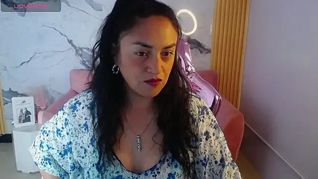 Snapshot of tamara_ch1 chatting on 10-01-25, 03:23 tamara ch1 online show from 10-01-25, 03:23