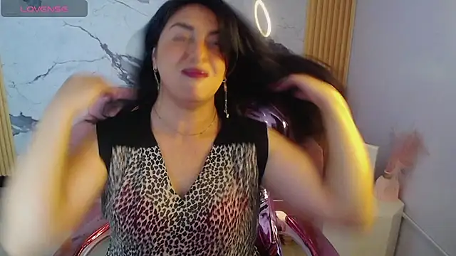 Snapshot of tamara_ch1 chatting on 10-02-25, 03:24 tamara ch1 online show from 10-02-25, 03:24