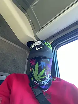 Snapshot of Vikehim chatting on 10-27-25, 10:47 Vikehim online show from 10-27-25, 10:47