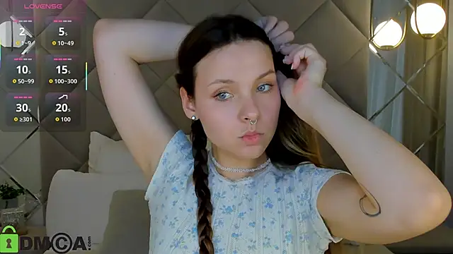 Snapshot of Hina_Smith chatting on 10-17-25, 11:35 Hina Smith online show from 10-17-25, 11:35