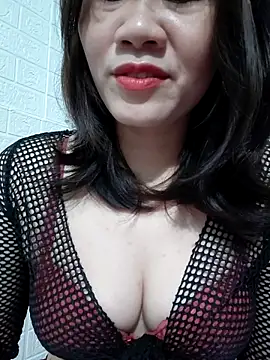 Snapshot of Singlemom69x chatting on 04-24-26, 12:13 Singlemom69x online show from 04-24-26, 12:13