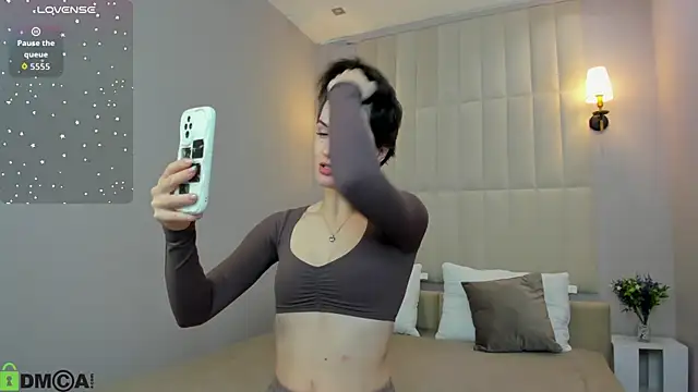 Adeline Perle online show from 09-25-25, 12:03