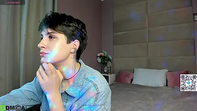 Adeline Perle online show from 10-17-25, 01:53