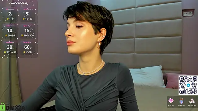 Adeline Perle online show from 11-17-25, 01:11