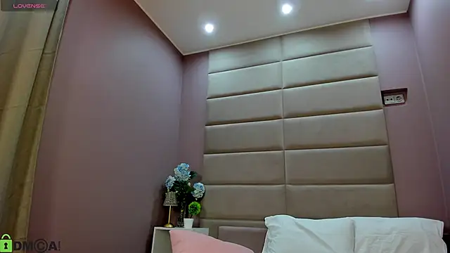 Adeline Perle online show from 11-20-25, 01:17