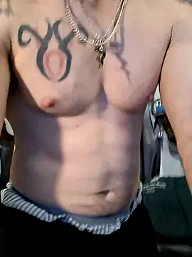 Snapshot of jakestatefarm217 chatting on 12-17-25, 04:40 jakestatefarm217 online show from 12-17-25, 04:40