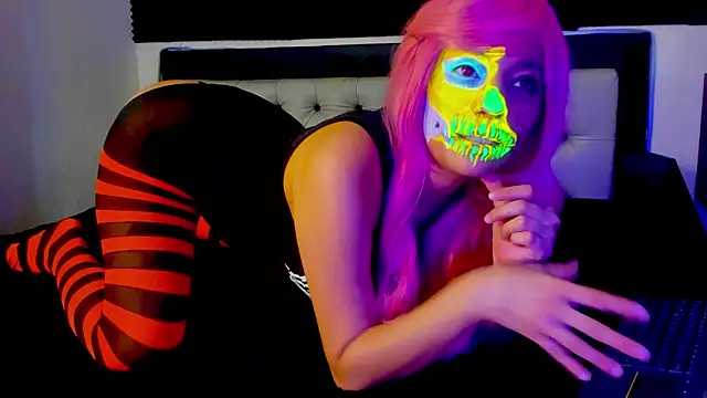 Snapshot of Akalidemon chatting on 10-27-25, 04:05 Akalidemon online show from 10-27-25, 04:05