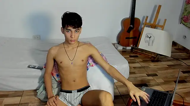 Snapshot of AliottTwink chatting on 12-03-25, 01:13 AliottTwink online show from 12-03-25, 01:13