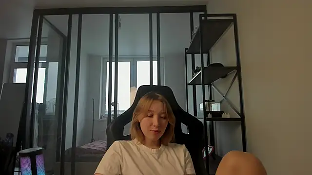 Agatha May online show from 11-30-25, 07:01