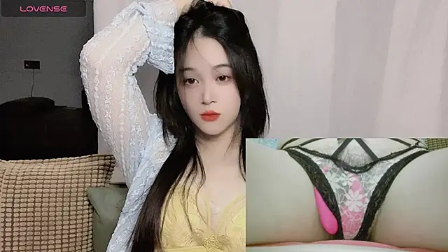 woaiqinqin online show from 10-15-25, 03:23