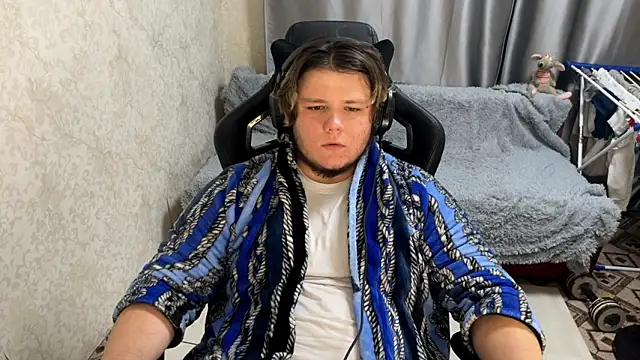 Snapshot of desiredude9 chatting on 09-14-25, 05:12 desiredude9 online show from 09-14-25, 05:12