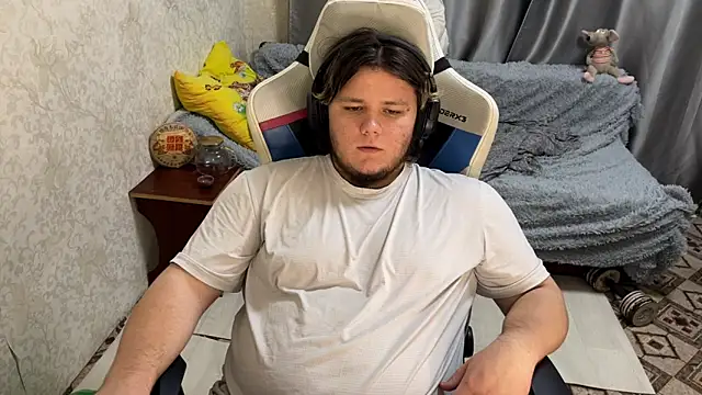 Snapshot of desiredude9 chatting on 09-24-25, 07:50 desiredude9 online show from 09-24-25, 07:50