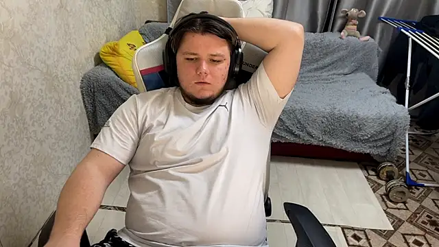 Snapshot of desiredude9 chatting on 09-29-25, 04:56 desiredude9 online show from 09-29-25, 04:56