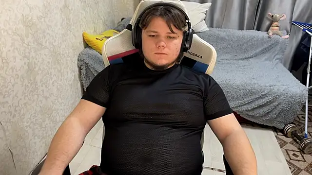 Snapshot of desiredude9 chatting on 10-04-25, 04:38 desiredude9 online show from 10-04-25, 04:38