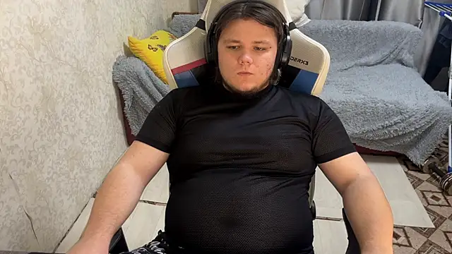 Snapshot of desiredude9 chatting on 10-05-25, 06:06 desiredude9 online show from 10-05-25, 06:06