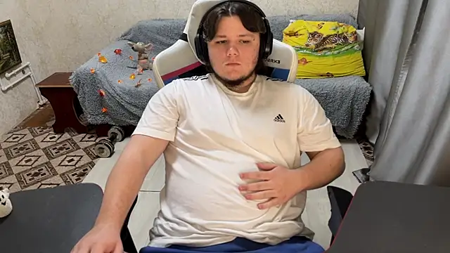 Snapshot of desiredude9 chatting on 10-20-25, 06:52 desiredude9 online show from 10-20-25, 06:52