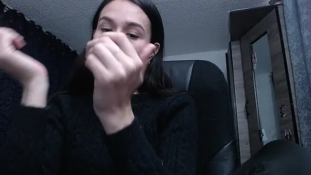 Snapshot of scarlett_vonrose chatting on 11-06-25, 08:32 scarlett vonrose online show from 11-06-25, 08:32