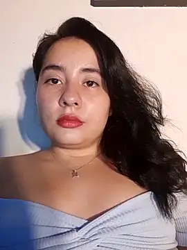 Snapshot of Yuli-27 chatting on 10-26-25, 03:34 Yuli-27 online show from 10-26-25, 03:34