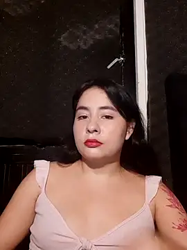 Snapshot of Yuli-27 chatting on 11-26-25, 02:23 Yuli-27 online show from 11-26-25, 02:23