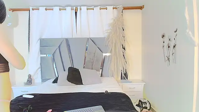 MiniLove 01 online show from 10-22-25, 12:05