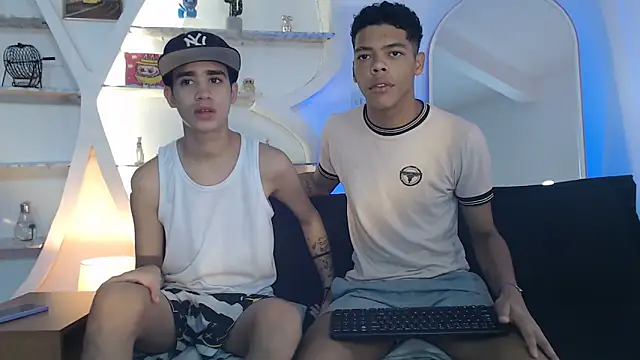 Snapshot of PRETTY_FEM chatting on 09-18-25, 01:24 PRETTY FEM online show from 09-18-25, 01:24