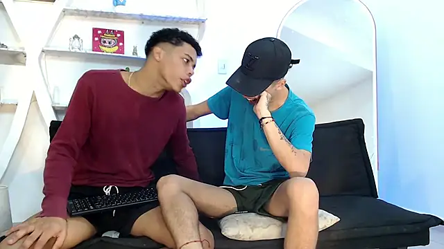 Snapshot of PRETTY_FEM chatting on 11-03-25, 01:34 PRETTY FEM online show from 11-03-25, 01:34