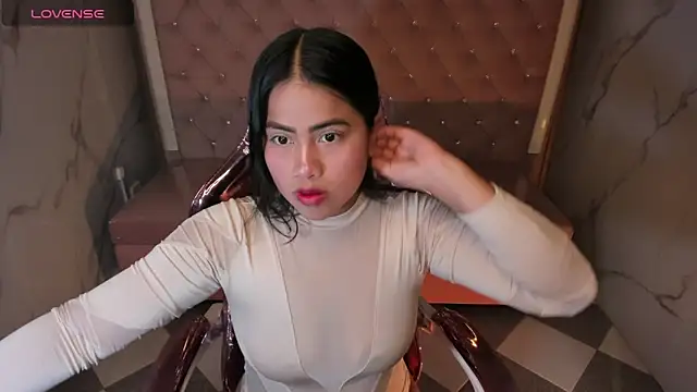 Snapshot of Victoria_b_ chatting on 10-20-25, 07:47 Victoria b online show from 10-20-25, 07:47