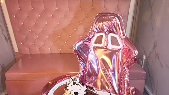 Snapshot of Victoria_b_ chatting on 11-01-25, 08:11 Victoria b online show from 11-01-25, 08:11