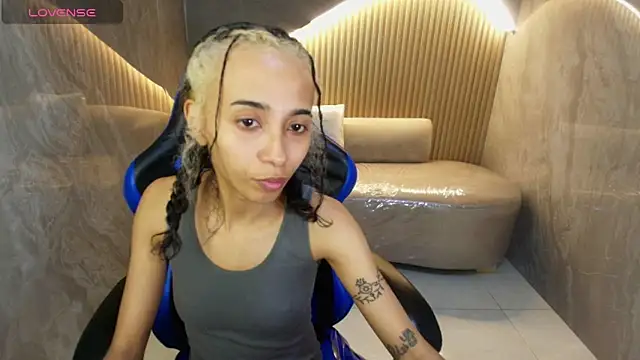 Snapshot of Agnis_ink_r chatting on 10-08-25, 03:04 Agnis ink r online show from 10-08-25, 03:04