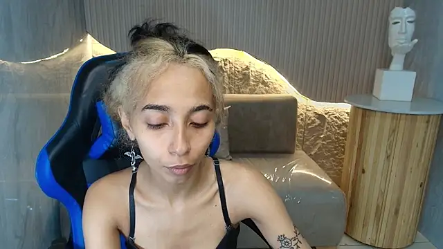 Snapshot of Agnis_ink_r chatting on 10-21-25, 12:50 Agnis ink r online show from 10-21-25, 12:50