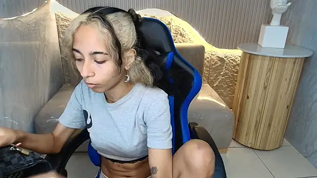 Snapshot of Agnis_ink_r chatting on 10-22-25, 12:49 Agnis ink r online show from 10-22-25, 12:49