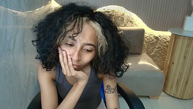 Snapshot of Agnis_ink_r chatting on 10-29-25, 01:02 Agnis ink r online show from 10-29-25, 01:02