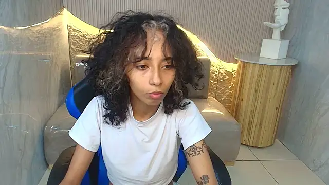 Snapshot of Agnis_ink_r chatting on 11-27-25, 01:24 Agnis ink r online show from 11-27-25, 01:24