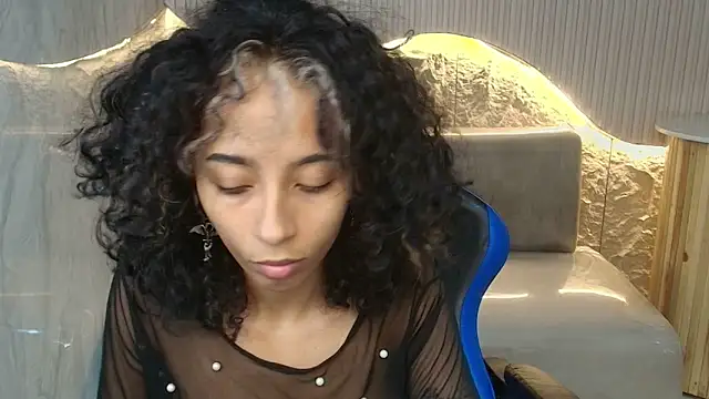 Snapshot of Agnis_ink_r chatting on 11-29-25, 01:47 Agnis ink r online show from 11-29-25, 01:47