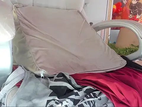 Snapshot of mila_dash chatting on 09-25-25, 12:31 mila dash online show from 09-25-25, 12:31