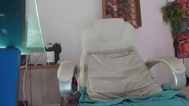 Snapshot of mila_dash chatting on 10-15-25, 01:22 mila dash online show from 10-15-25, 01:22