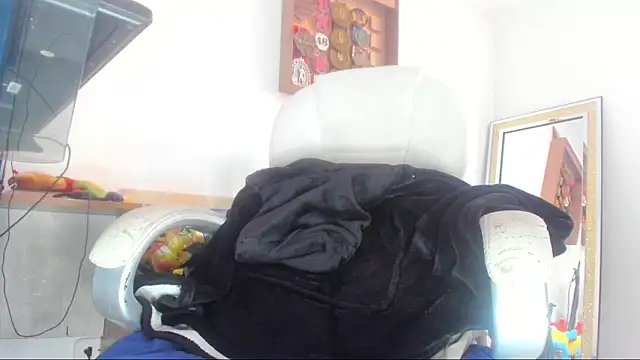 Snapshot of mila_dash chatting on 11-27-25, 11:23 mila dash online show from 11-27-25, 11:23