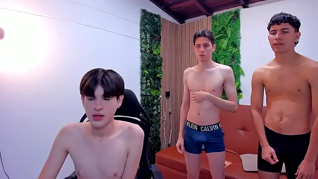 boysinheat  online show from 10-20-25, 01:44