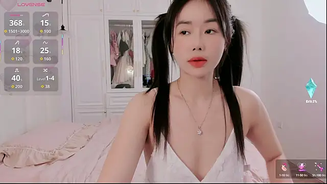 strawberry-ni online show from 10-14-25, 04:13