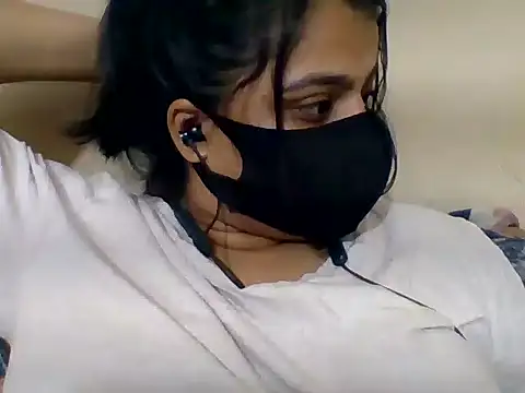 Snapshot of Vaani_Singha chatting on 05-18-26, 01:17 Vaani Singha online show from 05-18-26, 01:17