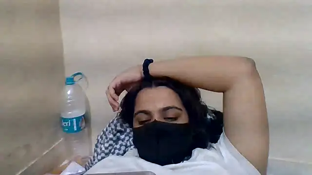 Snapshot of Vaani_Singha chatting on 05-28-26, 05:32 Vaani Singha online show from 05-28-26, 05:32