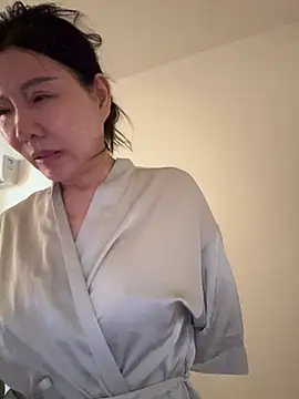 xiiuuff18 online show from 07-12-26, 01:29
