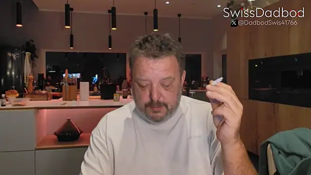 Snapshot of SwissDadbod chatting on 09-28-25, 08:25 SwissDadbod online show from 09-28-25, 08:25