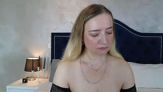 Snapshot of Blue_Angel_Sweet chatting on 10-06-25, 03:37 Blue Angel Sweet online show from 10-06-25, 03:37