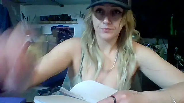 Snapshot of cutiekayls chatting on 06-30-26, 10:33 cutiekayls online show from 06-30-26, 10:33