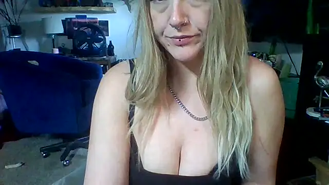 Snapshot of cutiekayls chatting on 07-01-26, 10:53 cutiekayls online show from 07-01-26, 10:53