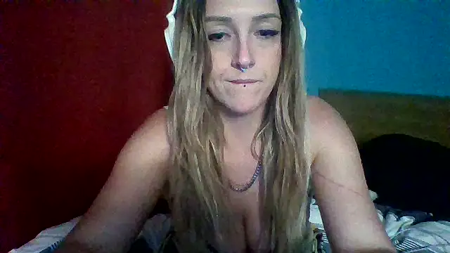 Snapshot of cutiekayls chatting on 07-14-26, 09:47 cutiekayls online show from 07-14-26, 09:47