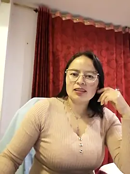 Snapshot of Daliz_Leon chatting on 10-13-25, 02:00 Daliz Leon online show from 10-13-25, 02:00